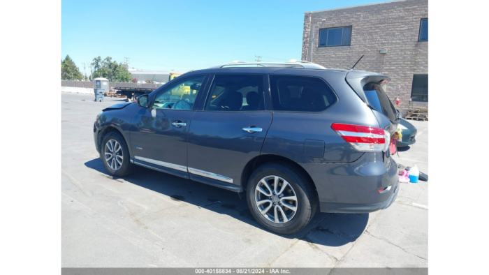 2014 Nissan Pathfinder - Image 2