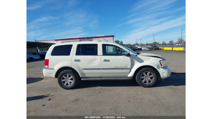 2008 Chrysler Aspen - Image 2