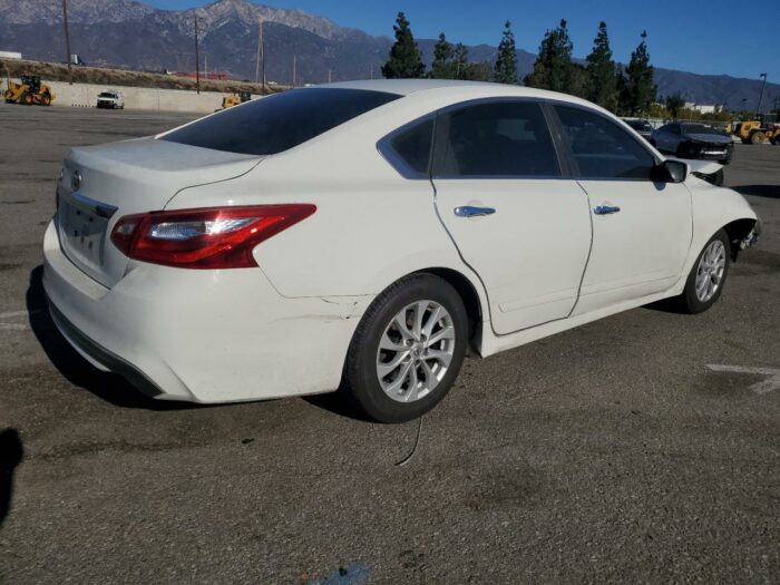 2016 Nissan Altima - Image 2