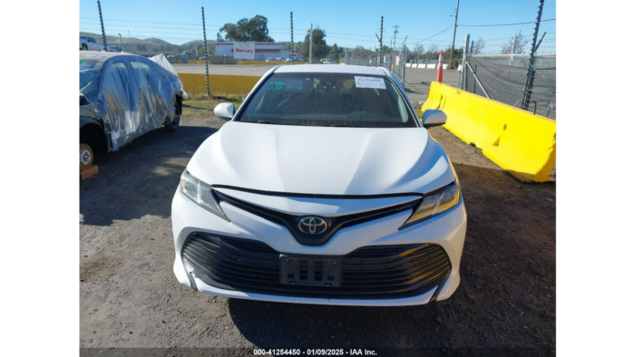 2018 Toyota Camry - Imagen 2