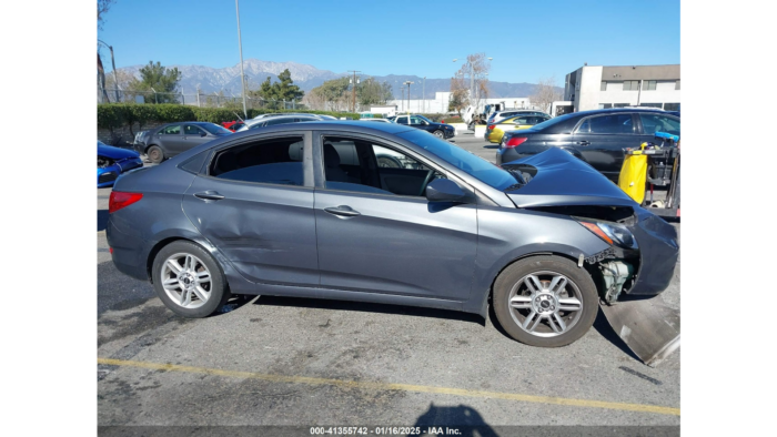 2013 Hyundai Accent Gls - Imagen 2