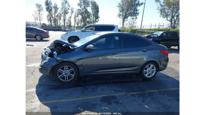 2013 Hyundai Accent Gls - Imagen 4