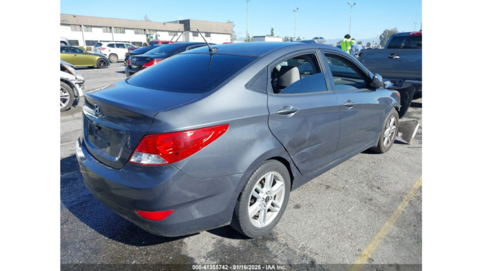 2013 Hyundai Accent Gls - Imagen 3