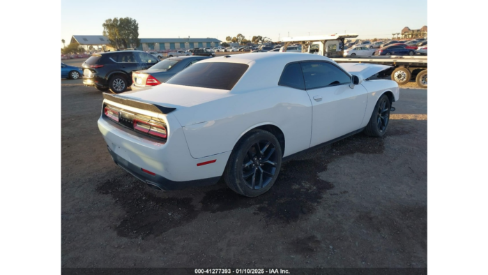 2020 Dodge Challenger Sxt - Image 2