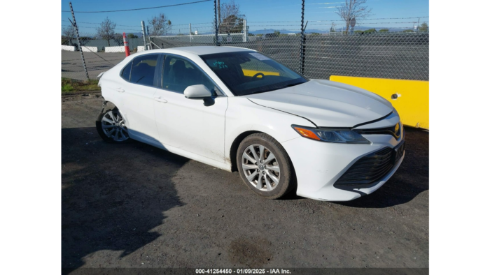 2018 Toyota Camry - Imagen 3