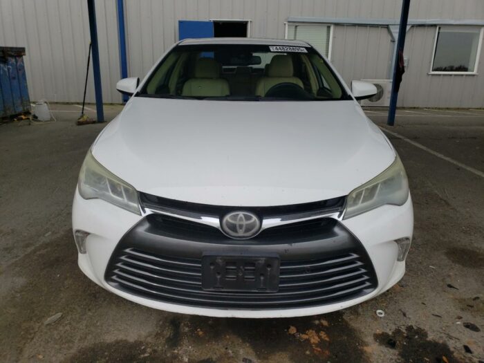 2015 Toyota Camry Xse - Image 2